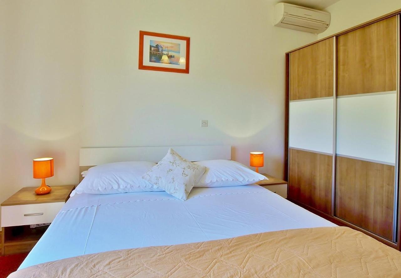 Apartments By The Sea Supetarska Draga - Donja, Rab - 4954 Δωμάτιο φωτογραφία